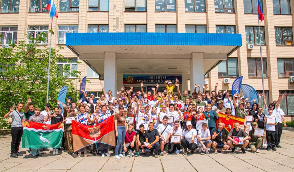 В День семьи, любви и верности партийцы поздравили семью Кандауровых В День семьи, любви и верности партийцы поздравили семью Кандауровых