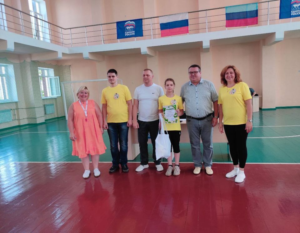 В Северодонецке провели спортивную эстафету в рамках партпроекта "Сила России" ко Дню семьи, любви и верности В Северодонецке провели спортивную эстафету в рамках партпроекта "Сила России" ко Дню семьи, любви и верности
