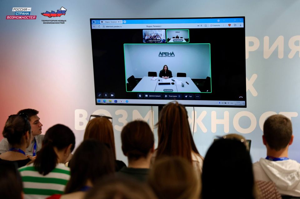 В Луганске провели интенсив для молодых архитекторов и дизайнеров В Луганске провели интенсив для молодых архитекторов и дизайнеров