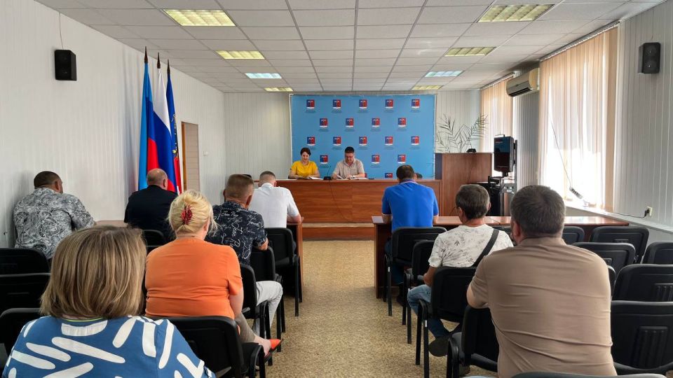 Альберт Зинченко: Сегодня провел заседание комиссии по предупреждению и ликвидации чрезвычайных ситуаций и обеспечению пожарной безопасности Станично-Луганского МО ЛНР Альберт Зинченко: Сегодня провел заседание комиссии по предупреждению и ликвидации чрезвычайных ситуаций и обеспечению пожарной безопасности Станично-Луганского МО ЛНР