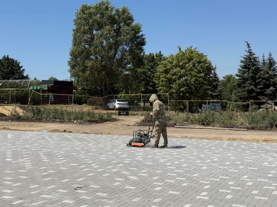 В Алчевске по народной программе ведется благоустройство трех общественных пространств В Алчевске по народной программе ведется благоустройство трех общественных пространств