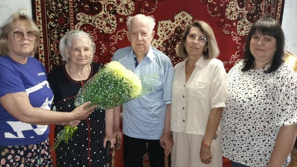 В Меловском округе поздравили семейную пару с 66-летним стажем В Меловском округе поздравили семейную пару с 66-летним стажем