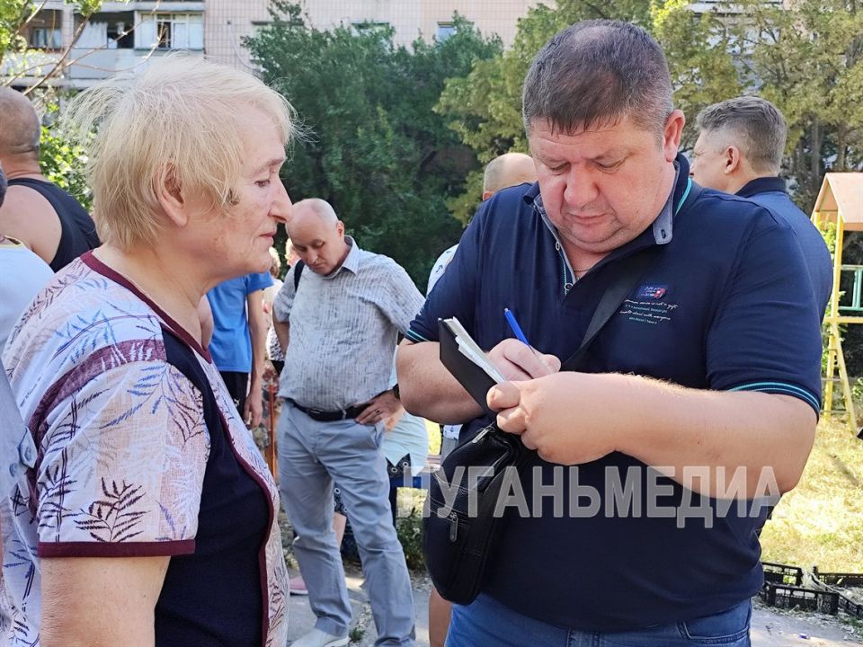 В Луганске состоялась очередная встреча с населением в рамках проекта «Муниципальный диалог – решаем вместе» В Луганске состоялась очередная встреча с населением в рамках проекта «Муниципальный диалог – решаем вместе»