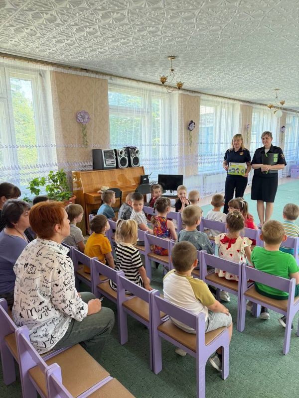 Сотрудники Госавтоинспекции ЛНР побывали в гостях у дошколят Сотрудники Госавтоинспекции ЛНР побывали в гостях у дошколят