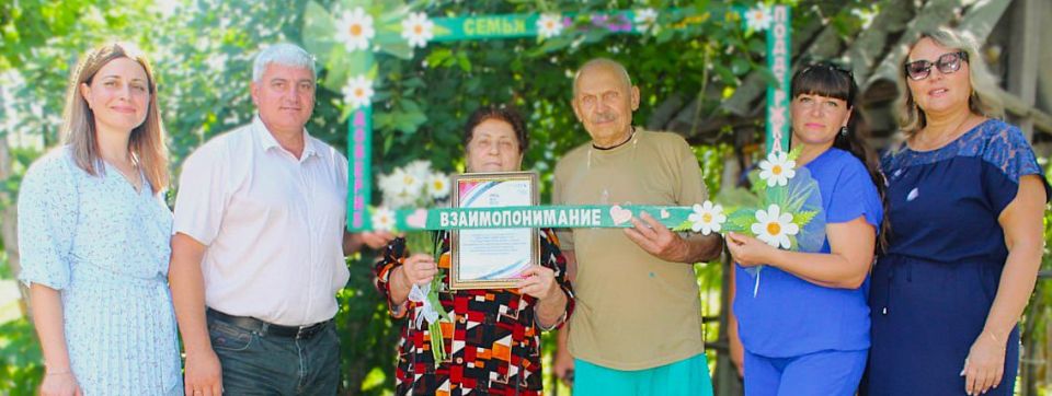 В Беловодском муниципальном округе, по инициативе активисток федерального партийного проекта «Женского движения Единой России», было организовано празднование Дня семьи, любви и верности, в ходе которого особое внимание было... В Беловодском муниципальном округе, по инициативе активисток федерального партийного проекта «Женского движения Единой России», было организовано празднование Дня семьи, любви и верности, в ходе которого особое внимание было...