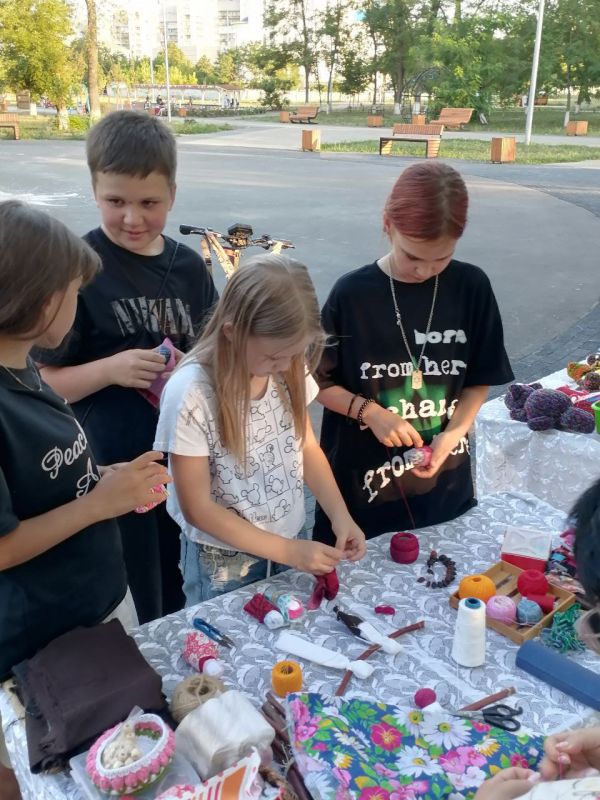 Мастера клуба "Кудесница" приняли участие в праздничной программе ко Дню семьи,любви и верности Мастера клуба "Кудесница" приняли участие в праздничной программе ко Дню семьи,любви и верности