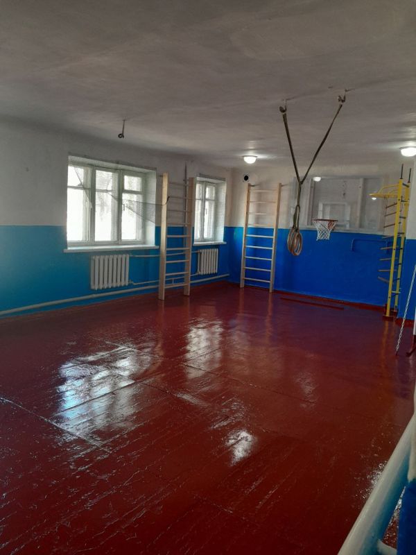 В Ровеньковской школе № 6 им. О.В.Анащенко продолжается активная подготовка к новому учебному году В Ровеньковской школе № 6 им. О.В.Анащенко продолжается активная подготовка к новому учебному году