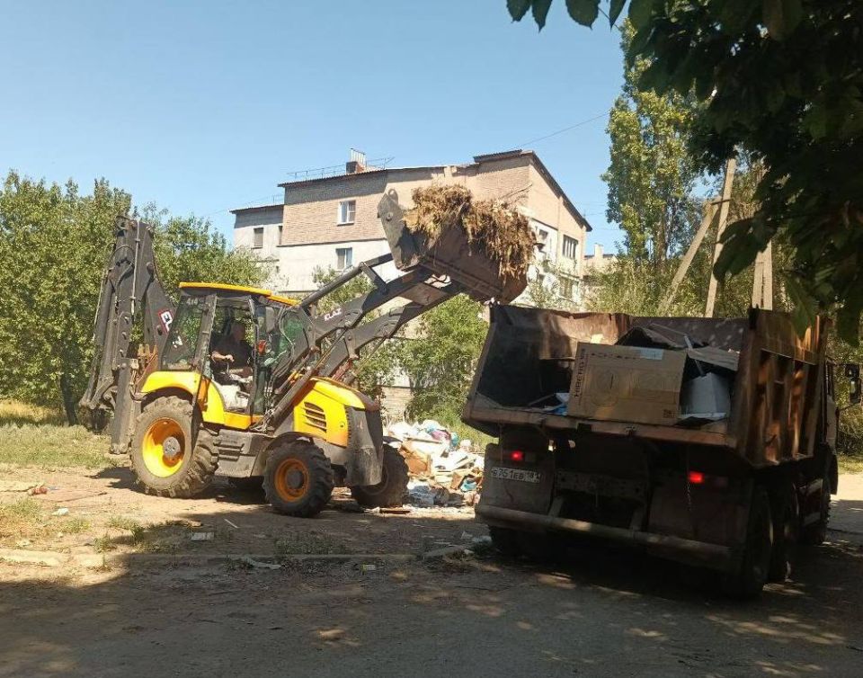 Коммунальные службы проводят работы на территории города Коммунальные службы проводят работы на территории города