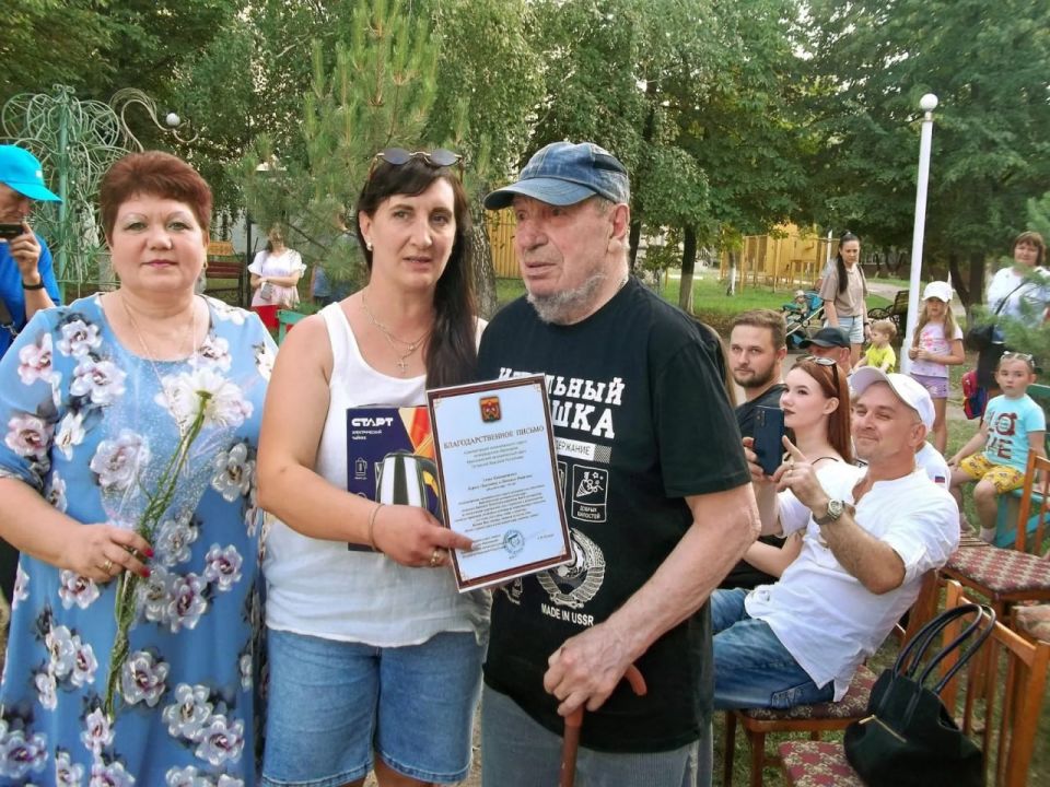 В Молодогвардейске прошел концерт ко Дню семьи, любви и верности с чествованием образцовых семей В Молодогвардейске прошел концерт ко Дню семьи, любви и верности с чествованием образцовых семей