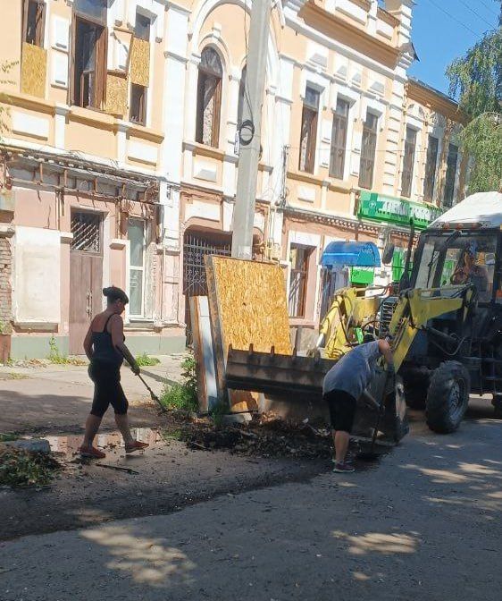 Коммунальные службы и специалисты ресурсоснабжающих организаций оперативно ликвидировали последствия атаки с применением беспилотных средств Коммунальные службы и специалисты ресурсоснабжающих организаций оперативно ликвидировали последствия атаки с применением беспилотных средств