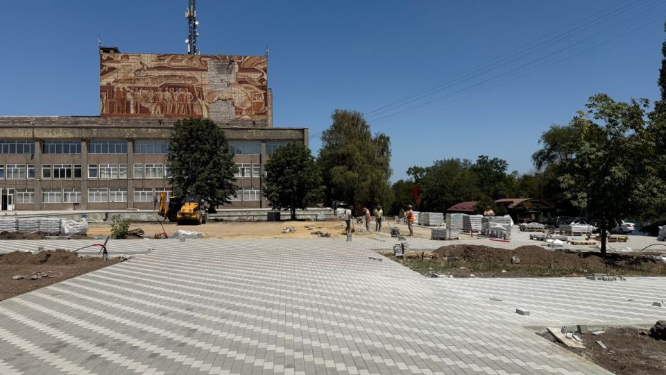 В Алчевске благоустраивают три общественных пространства В Алчевске благоустраивают три общественных пространства