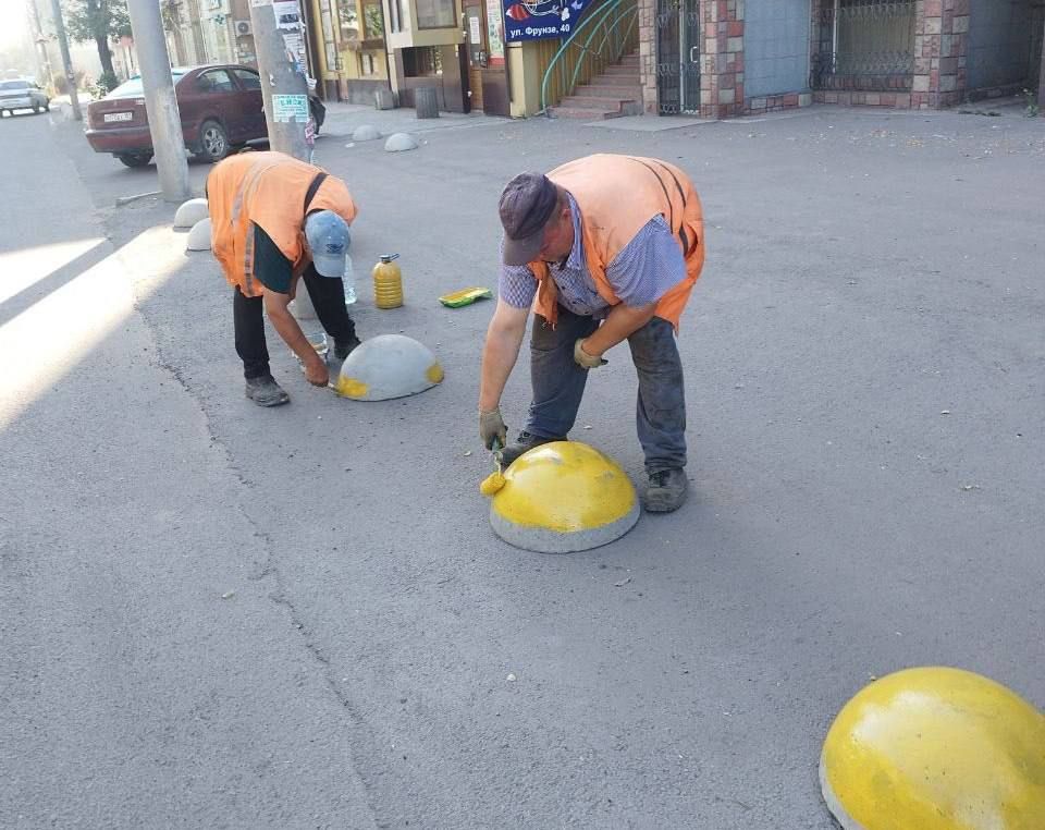 Коммунальные службы проводят работы на территории города Коммунальные службы проводят работы на территории города