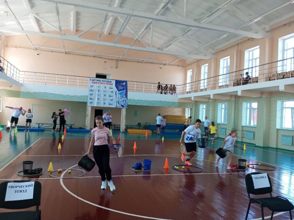 В Северодонецке провели спортивную эстафету в рамках партпроекта "Сила России" ко Дню семьи, любви и верности В Северодонецке провели спортивную эстафету в рамках партпроекта "Сила России" ко Дню семьи, любви и верности