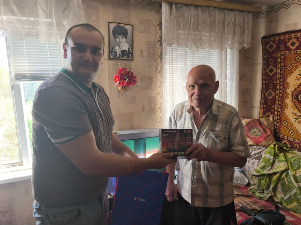 Сергей Козенко: В условиях перехода республики с аналогового на цифровое телевидение сотрудники Администрации Краснодонского муниципального округа продолжают активно оказывать помощь одиноким жителям пенсионного возраста... Сергей Козенко: В условиях перехода республики с аналогового на цифровое телевидение сотрудники Администрации Краснодонского муниципального округа продолжают активно оказывать помощь одиноким жителям пенсионного возраста...
