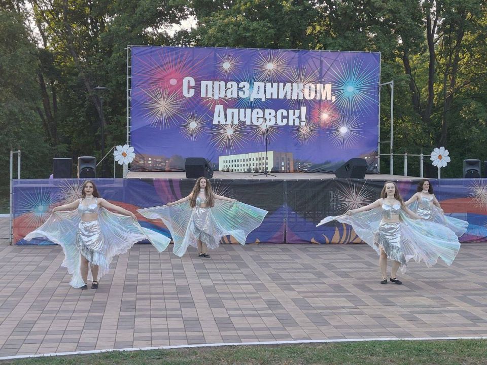 Все начинается с любви!. 8 июля в парке культуры и отдыха «Победа» состоялась концертная программа «Все начинается с любви!», посвященная Дню семьи, любви и верности Все начинается с любви!. 8 июля в парке культуры и отдыха «Победа» состоялась концертная программа «Все начинается с любви!», посвященная Дню семьи, любви и верности