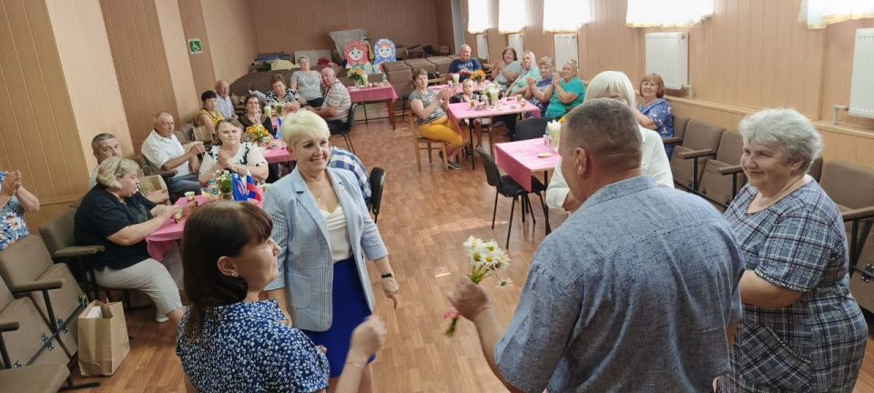 С теплыми поздравлениями к участникам вечера отдыха «Семейные традиции» в селе Желтое обратилась от имени депутатского корпуса Председатель Совета муниципалитета Антонина Гречишкина С теплыми поздравлениями к участникам вечера отдыха «Семейные традиции» в селе Желтое обратилась от имени депутатского корпуса Председатель Совета муниципалитета Антонина Гречишкина