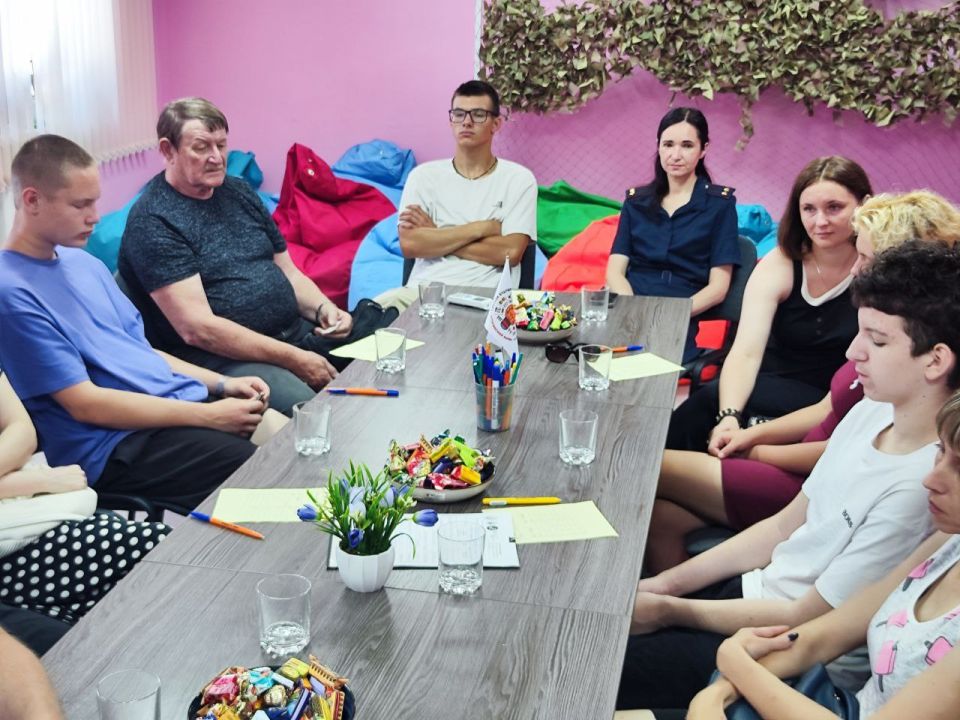 В Лутугинском муниципальном округе, в "Нашем центре" состоялся круглый стол с участием семей округа В Лутугинском муниципальном округе, в "Нашем центре" состоялся круглый стол с участием семей округа