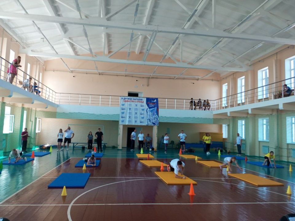 В Северодонецке провели спортивную эстафету в рамках партпроекта "Сила России" ко Дню семьи, любви и верности В Северодонецке провели спортивную эстафету в рамках партпроекта "Сила России" ко Дню семьи, любви и верности