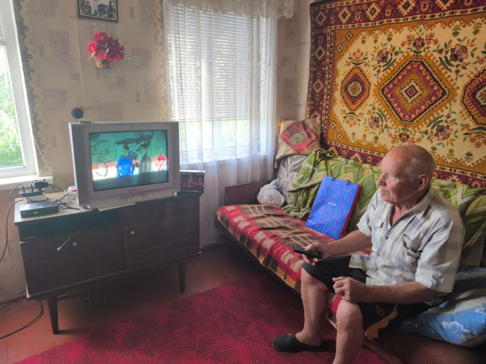Сергей Козенко: В условиях перехода республики с аналогового на цифровое телевидение сотрудники Администрации Краснодонского муниципального округа продолжают активно оказывать помощь одиноким жителям пенсионного возраста... Сергей Козенко: В условиях перехода республики с аналогового на цифровое телевидение сотрудники Администрации Краснодонского муниципального округа продолжают активно оказывать помощь одиноким жителям пенсионного возраста...