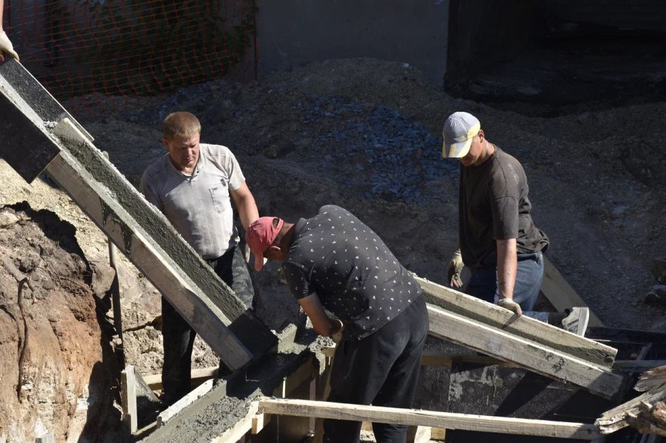 В рамках партийного проекта "Новая школа" и народной программы Единой России в Краснолучском ясли-сад № 53 строят новую котельную В рамках партийного проекта "Новая школа" и народной программы Единой России в Краснолучском ясли-сад № 53 строят новую котельную