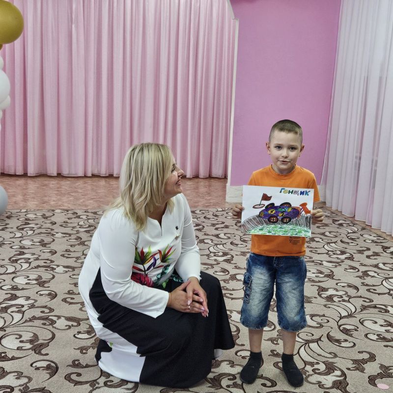 Константин Бутримов: Маленькие художники, большие мечты: в Луганске прошло мероприятие по ранней профориентации с проектом «Выбирай своё» Константин Бутримов: Маленькие художники, большие мечты: в Луганске прошло мероприятие по ранней профориентации с проектом «Выбирай своё»