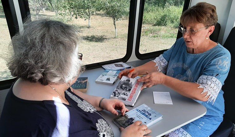 Библиотекари «передвижного библиобуса» посетили жителей поселка Краснодарский Библиотекари «передвижного библиобуса» посетили жителей поселка Краснодарский