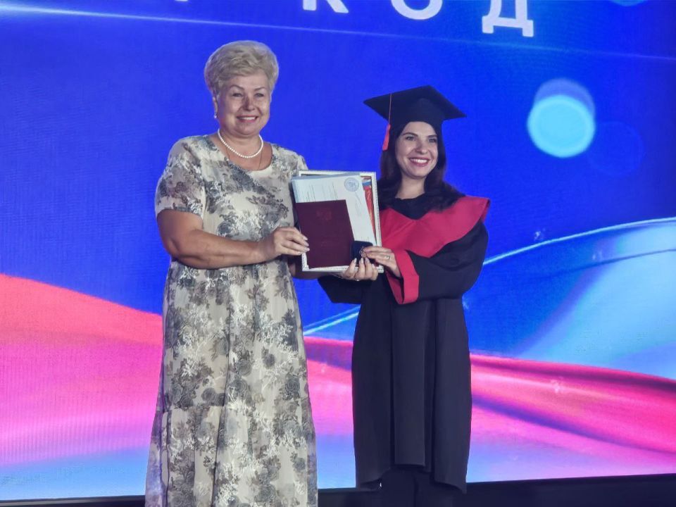 Ольга Бас: В этот знаменательный день, когда знания встречаются с будущим, имела честь стать свидетелем и участником волнующего момента вручения красных дипломов в Луганском государственном университете имени Владимира Даля Ольга Бас: В этот знаменательный день, когда знания встречаются с будущим, имела честь стать свидетелем и участником волнующего момента вручения красных дипломов в Луганском государственном университете имени Владимира Даля