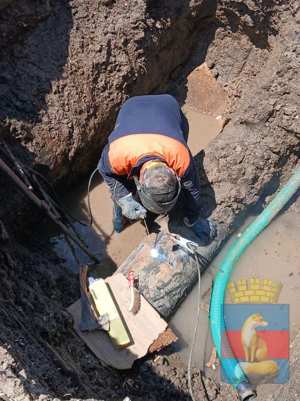 МУП "Водоканал" Лисичанска ежедневно проводит работу по устранению аварийных ситуаций, ремонту водопроводных сетей и замене труб водоснабжения и канализации МУП "Водоканал" Лисичанска ежедневно проводит работу по устранению аварийных ситуаций, ремонту водопроводных сетей и замене труб водоснабжения и канализации