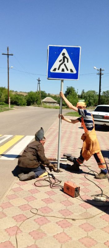 Коммунальщики не прекращают работу ни на день Коммунальщики не прекращают работу ни на день