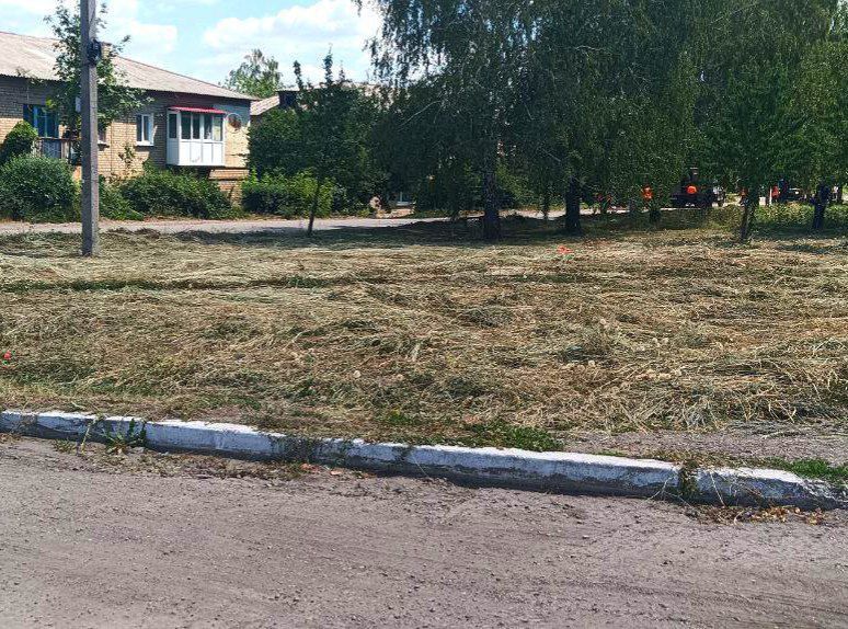 На территориях населенных пунктов Антрацитовского муниципального округа продолжается выполнение комплекса мероприятий по благоустройству и уборке общественных пространств и зон отдыха На территориях населенных пунктов Антрацитовского муниципального округа продолжается выполнение комплекса мероприятий по благоустройству и уборке общественных пространств и зон отдыха