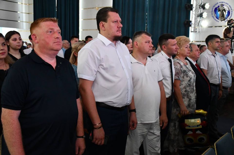 4 года назад – выпускники школ, а сегодня – уже взрослые и успешные молодые специалисты 4 года назад – выпускники школ, а сегодня – уже взрослые и успешные молодые специалисты