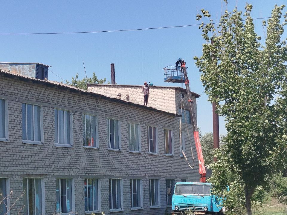 В рамках подписанного соглашения о сотрудничестве подрядная организация Ставропольского края проводит ремонт Бобриковской средней школы им. В. Татаренко В рамках подписанного соглашения о сотрудничестве подрядная организация Ставропольского края проводит ремонт Бобриковской средней школы им. В. Татаренко