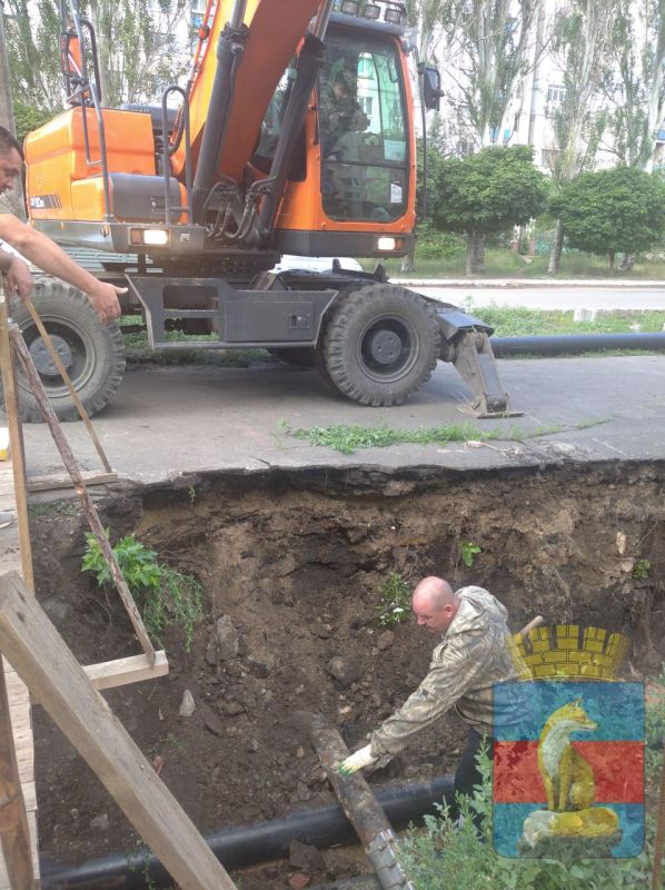 МУП "Водоканал" Лисичанска ежедневно проводит работу по устранению аварийных ситуаций, ремонту водопроводных сетей и замене труб водоснабжения и канализации МУП "Водоканал" Лисичанска ежедневно проводит работу по устранению аварийных ситуаций, ремонту водопроводных сетей и замене труб водоснабжения и канализации