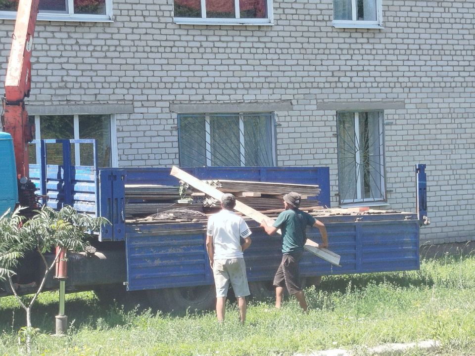 В рамках подписанного соглашения о сотрудничестве подрядная организация Ставропольского края проводит ремонт Бобриковской средней школы им. В. Татаренко В рамках подписанного соглашения о сотрудничестве подрядная организация Ставропольского края проводит ремонт Бобриковской средней школы им. В. Татаренко