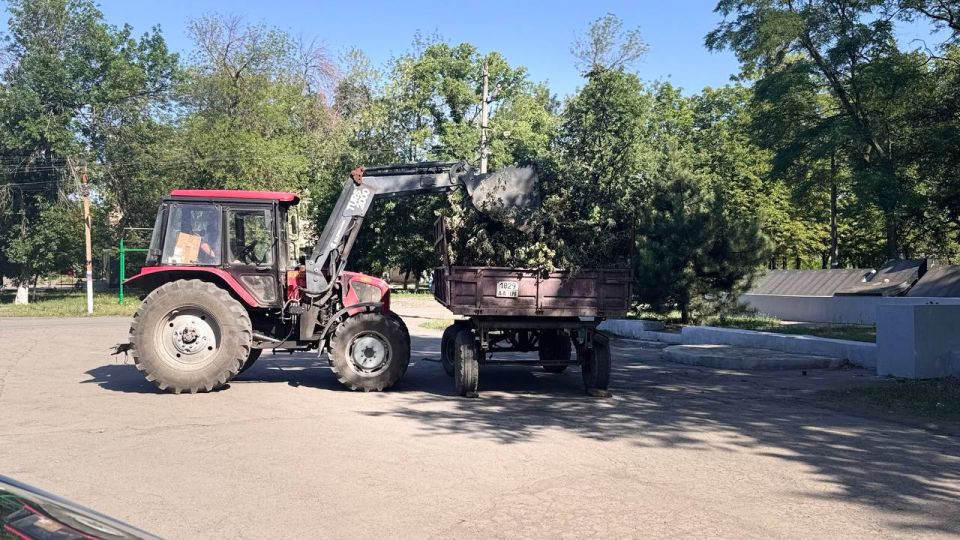 МУП “ЖЭК” г. Ровеньки совместно с отделом жизнеобеспечения пгт Дзержинский активно работает над благоустройством поселка! МУП “ЖЭК” г. Ровеньки совместно с отделом жизнеобеспечения пгт Дзержинский активно работает над благоустройством поселка!