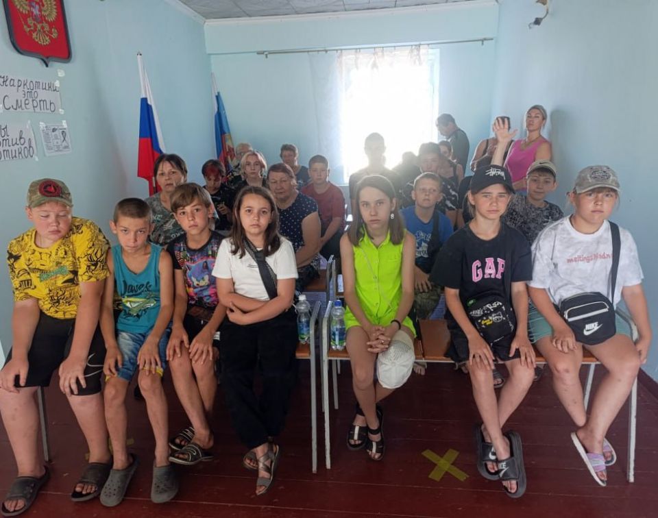 Закон и подростки: беседа в клубе пгт Таловое Закон и подростки: беседа в клубе пгт Таловое