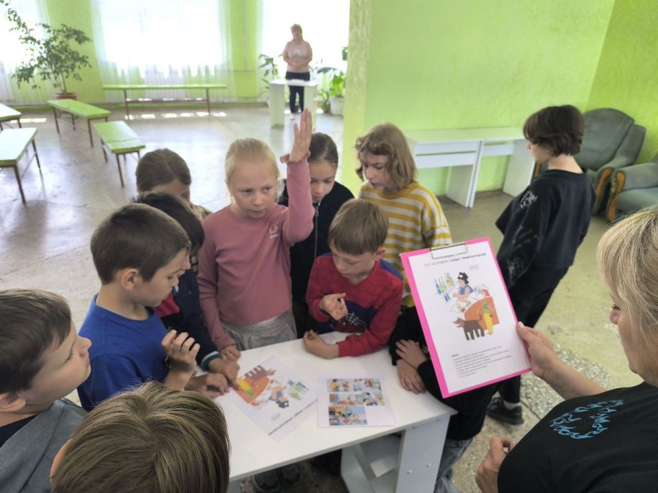Сотрудники Дома культуры им. Ленина пгт Новодарьевка провели квест игру «Путешествие в страну прав и обязанностей» Сотрудники Дома культуры им. Ленина пгт Новодарьевка провели квест игру «Путешествие в страну прав и обязанностей»