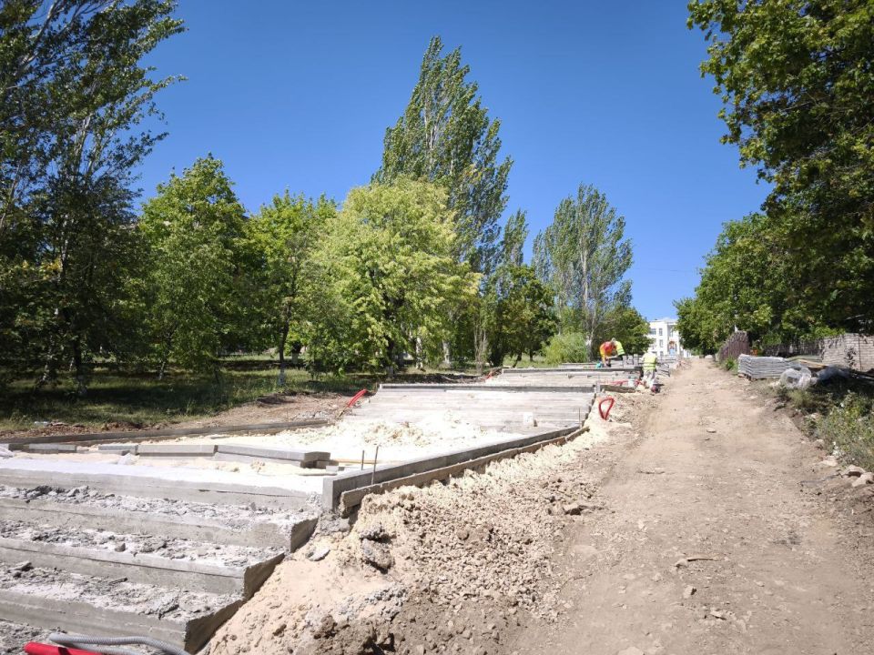 В рамках федерального проекта "Формирование комфортной городской среды" национального проекта «Инфраструктура для жизни», в Брянке продолжаются работы по благоустройству общественной территории к мемориальному комплексу... В рамках федерального проекта "Формирование комфортной городской среды" национального проекта «Инфраструктура для жизни», в Брянке продолжаются работы по благоустройству общественной территории к мемориальному комплексу...
