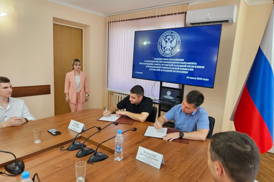 Подписано соглашение о сотрудничестве между Молодёжным парламентом и МИК ЛНР Подписано соглашение о сотрудничестве между Молодёжным парламентом и МИК ЛНР