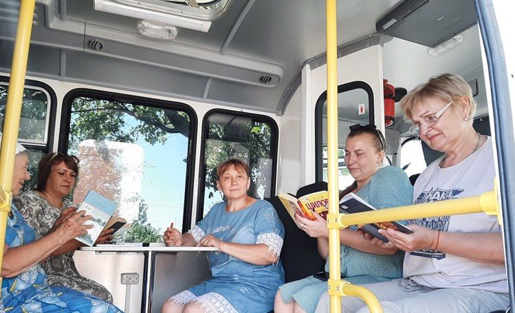 Библиотекари «передвижного библиобуса» посетили жителей поселка Краснодарский Библиотекари «передвижного библиобуса» посетили жителей поселка Краснодарский
