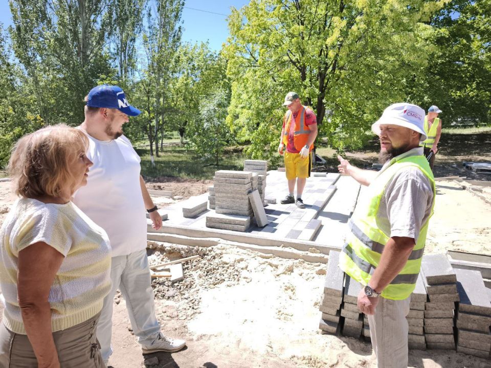 В рамках федерального проекта "Формирование комфортной городской среды" национального проекта «Инфраструктура для жизни», в Брянке продолжаются работы по благоустройству общественной территории к мемориальному комплексу... В рамках федерального проекта "Формирование комфортной городской среды" национального проекта «Инфраструктура для жизни», в Брянке продолжаются работы по благоустройству общественной территории к мемориальному комплексу...