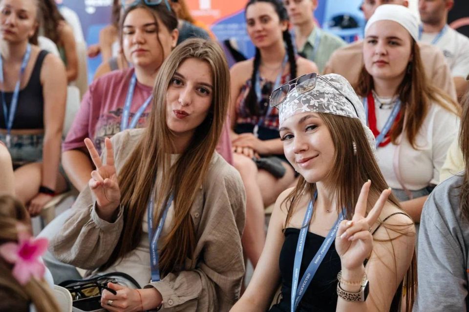 Наши ребята стали участниками летней школы «Таврида.АРТ» в Крыму Наши ребята стали участниками летней школы «Таврида.АРТ» в Крыму