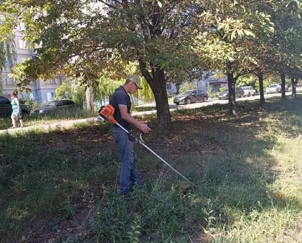 Коммунальные службы проводят работы на территории города Коммунальные службы проводят работы на территории города
