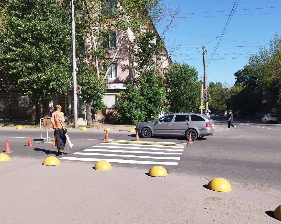 Коммунальные службы проводят работы на территории города Коммунальные службы проводят работы на территории города