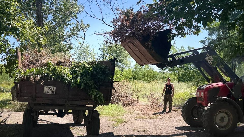 МУП “ЖЭК” г. Ровеньки совместно с отделом жизнеобеспечения пгт Дзержинский активно работает над благоустройством поселка! МУП “ЖЭК” г. Ровеньки совместно с отделом жизнеобеспечения пгт Дзержинский активно работает над благоустройством поселка!