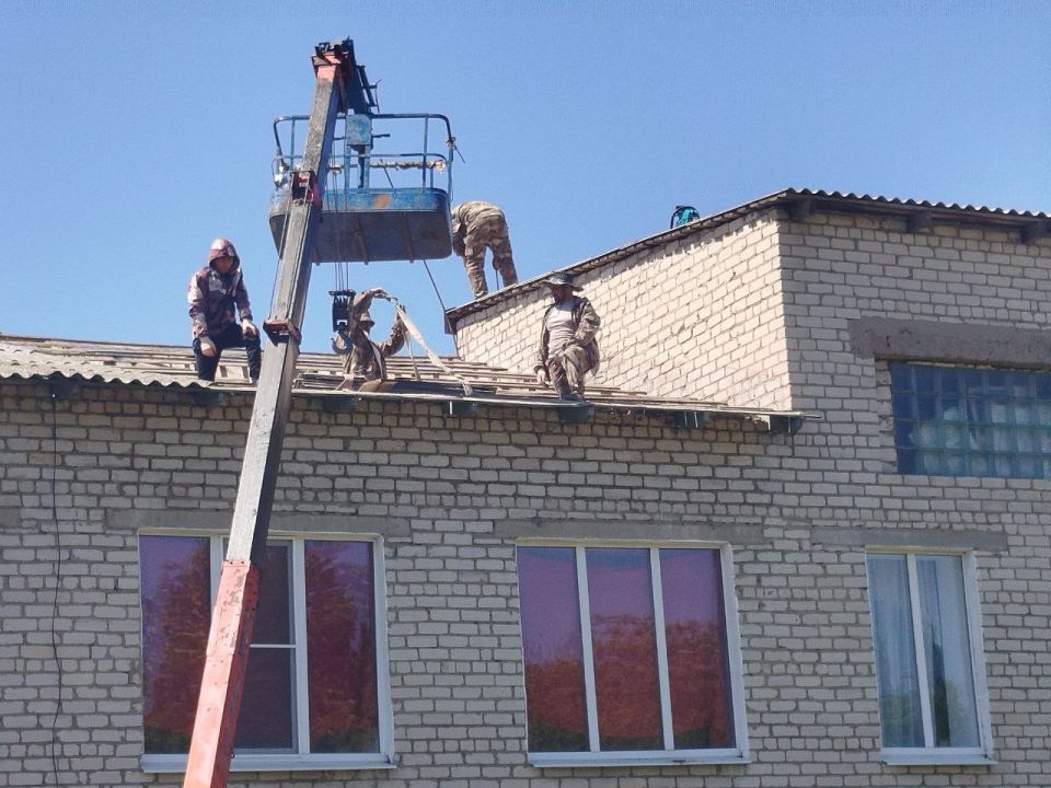 В рамках подписанного соглашения о сотрудничестве подрядная организация Ставропольского края проводит ремонт Бобриковской средней школы им. В. Татаренко В рамках подписанного соглашения о сотрудничестве подрядная организация Ставропольского края проводит ремонт Бобриковской средней школы им. В. Татаренко