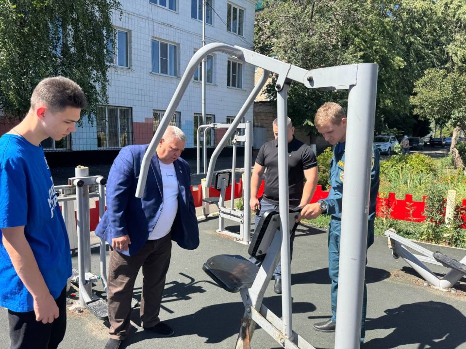 В Красном Луче «Единая Россия» проверяет безопасность места детского отдыха В Красном Луче «Единая Россия» проверяет безопасность места детского отдыха