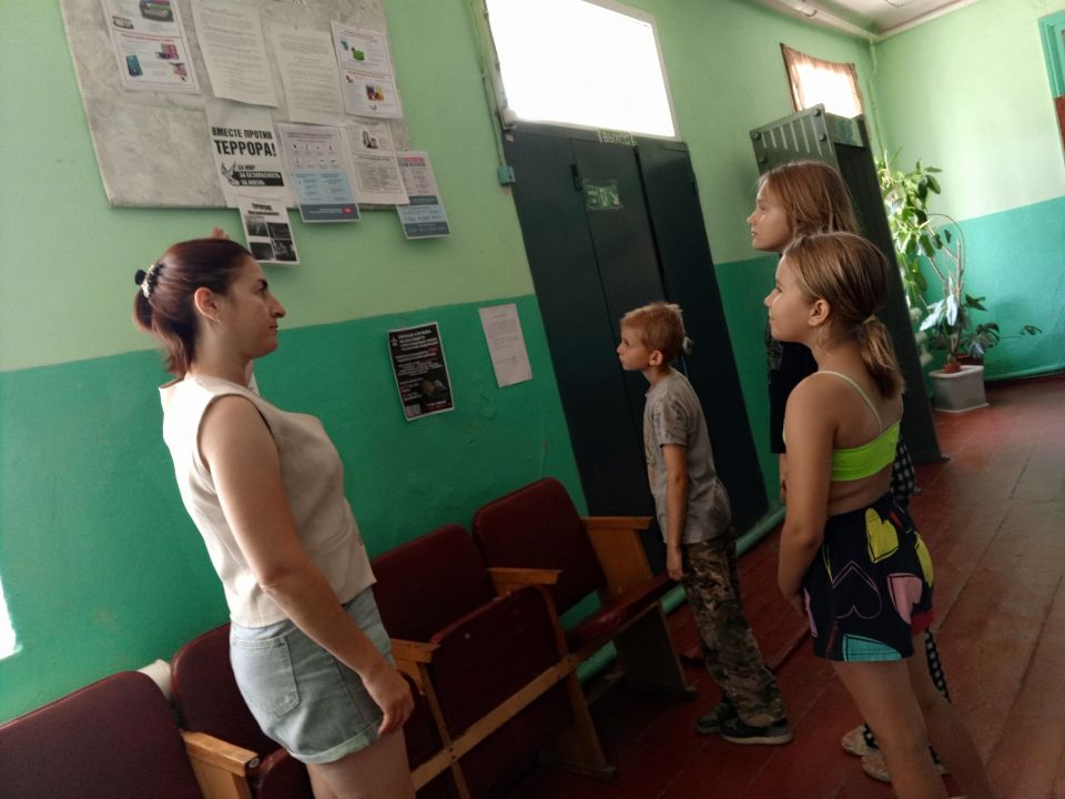 В Нагольно-Тарасовском Доме культуры прошла тематическую беседу на тему "Терроризм - проблема современности» В Нагольно-Тарасовском Доме культуры прошла тематическую беседу на тему "Терроризм - проблема современности»