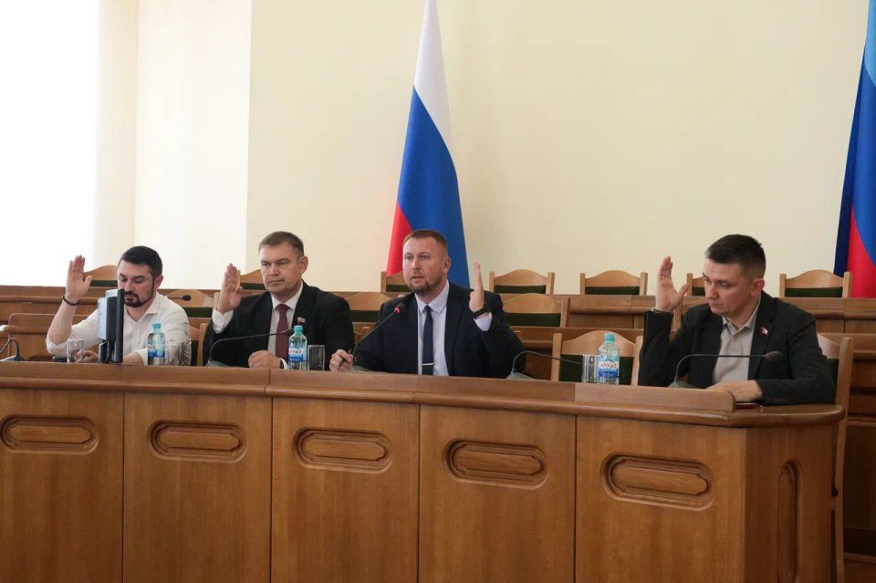 Андрей Губарев: Принял участие в очередном пленарном заседании Народного Совета Луганской Народной Республики Андрей Губарев: Принял участие в очередном пленарном заседании Народного Совета Луганской Народной Республики