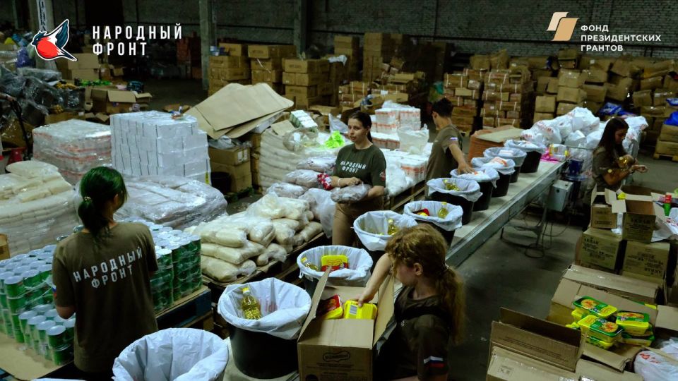 Молодежка Народного фронта активно продолжает свою работу на гуманитарном складе! Молодежка Народного фронта активно продолжает свою работу на гуманитарном складе!